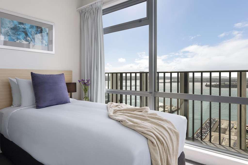 Auckland Harbour Suites Rum bild